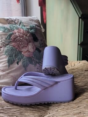 Jessica Simpson Purple Platform Wedge Thong Sandals